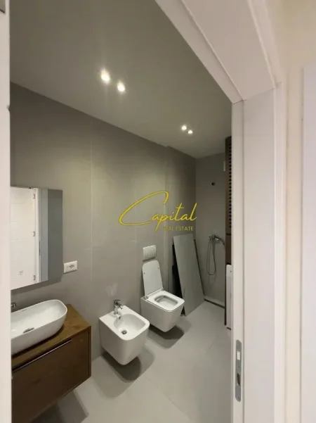 Tirane, jepet me qera apartament 3+1 Kati 3, 127 m² 1.100 € (RRUGA JORDAN MISJA)