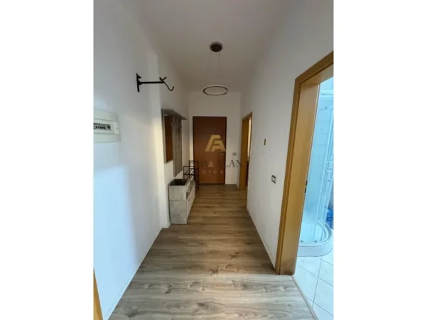 shitet apartament , 88 m² (Liqeni i Thate)