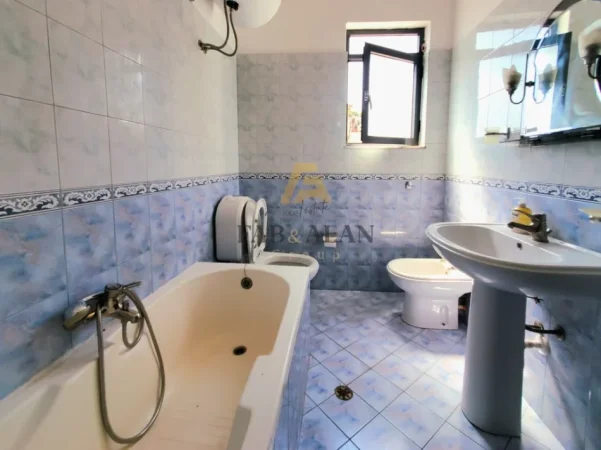 Tirane, jepet me qera apartament 2+1+Aneks+Ballkon , 97 m² 550 € (Rruga e Durresit)