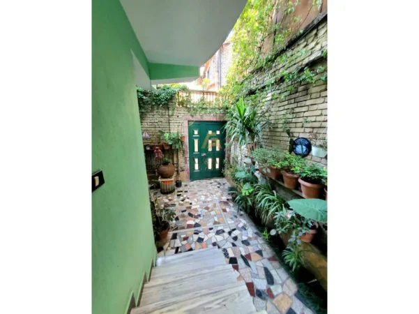 Tirane, jepet me qera apartament 2+1+Aneks+Ballkon , 97 m² 550 € (Rruga e Durresit)