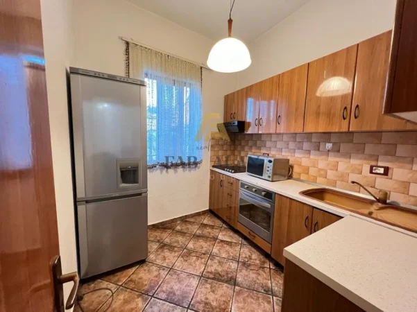 Tirane, jepet me qera apartament 2+1+Aneks+Ballkon , 97 m² 550 € (Rruga e Durresit)