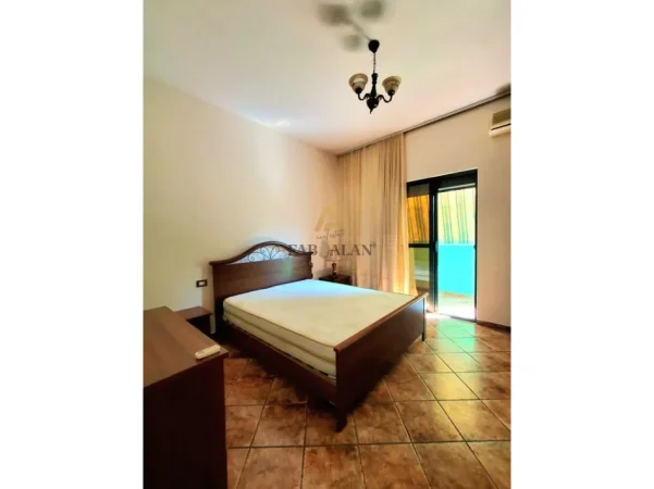 Tirane, jepet me qera apartament 2+1+Aneks+Ballkon , 97 m² 550 € (Rruga e Durresit)