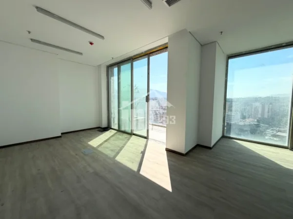 Tirane, jepet me qera zyre Kati 13, 100 m² 3.000 € (“DOWNTOWN ONE”, BULEVARDI “BAJRAM CURRI”)
