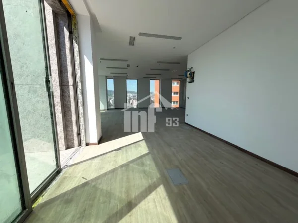 Tirane, jepet me qera zyre Kati 13, 100 m² 3.000 € (“DOWNTOWN ONE”, BULEVARDI “BAJRAM CURRI”)