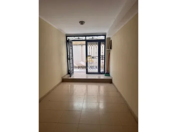 Tirane, jepet me qera apartament 2+1+Aneks+Ballkon Kati 2, 450 € (Kodra e Diellit)