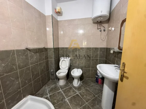 Tirane, jepet me qera apartament 2+1+Aneks+Ballkon Kati 2, 450 € (Kodra e Diellit)