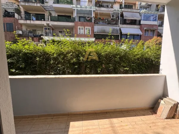 Tirane, jepet me qera apartament 2+1+Aneks+Ballkon Kati 2, 450 € (Kodra e Diellit)
