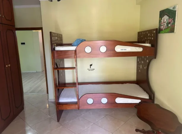 Tirane, jepet me qera apartament 2+1 Kati 4, 100 m² 600 € (21 DHJETORI)