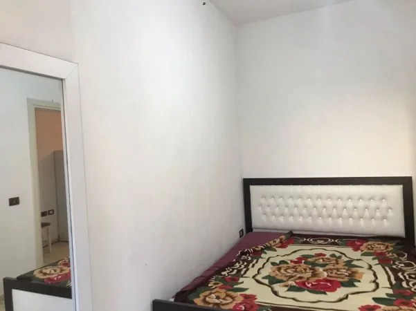 Tirane, jepet me qera shtepi 1+1+Ballkon Kati 0, 52 m² 300 € (ne rrugen Pandi Stillu Tirane)