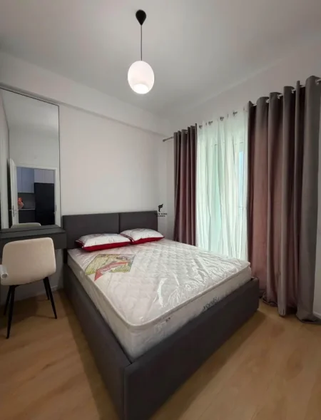 Tirane, jepet me qera apartament 1+1 Kati 4, 50 m² 450 € (ALI DEMI)