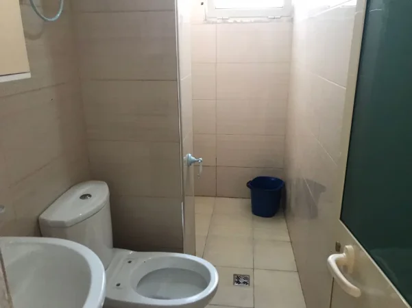 Tirane, jepet me qera shtepi 1+1+Ballkon Kati 0, 52 m² 300 € (ne rrugen Pandi Stillu Tirane)
