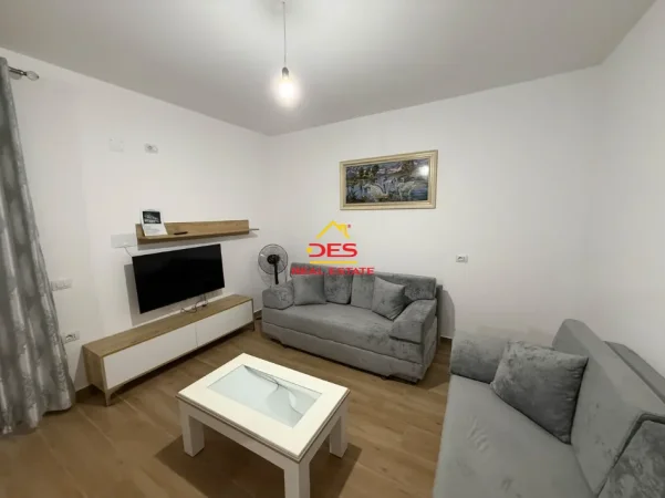 Vlore, jepet me qera apartament 1+1+Ballkon Kati 2, 70 m² 450 € (Rruga Dhimitër Konomi)