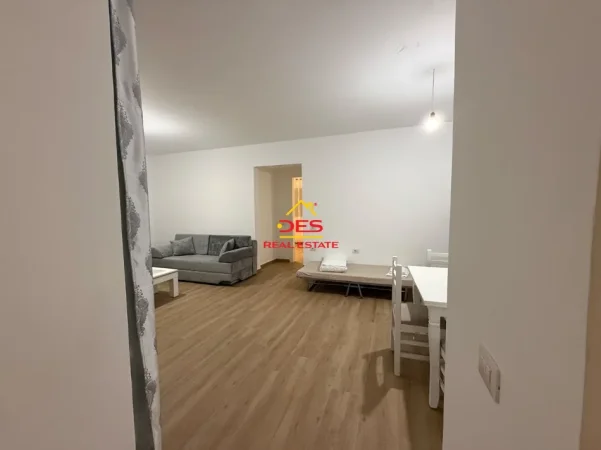 Vlore, jepet me qera apartament 1+1+Ballkon Kati 2, 70 m² 450 € (Rruga Dhimitër Konomi)