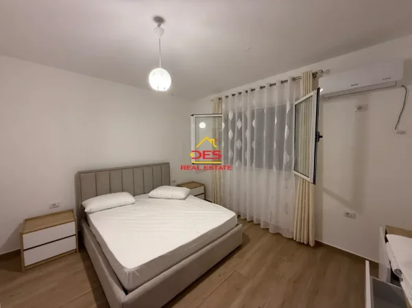 Vlore, jepet me qera apartament 1+1+Ballkon Kati 2, 70 m² 450 € (Rruga Dhimitër Konomi)