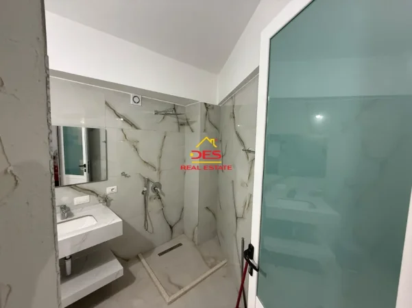Vlore, jepet me qera apartament 1+1+Ballkon Kati 2, 70 m² 450 € (Rruga Dhimitër Konomi)