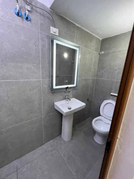 Tirane, jepet me qera garsonier Kati 1, 50 m² 400 € (ISH PARKU)