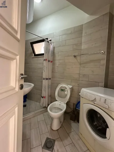 Tirane, jepet me qera apartament 1+1 Kati 1, 65 m² 550 € (Pazari i Ri)