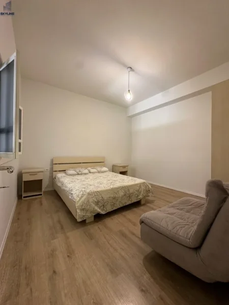 Tirane, jepet me qera apartament 1+1 Kati 1, 65 m² 550 € (Pazari i Ri)