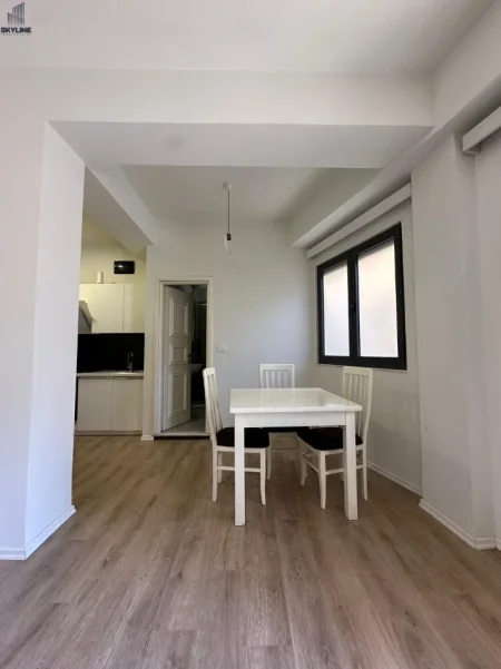 Tirane, jepet me qera apartament 1+1 Kati 1, 65 m² 550 € (Pazari i Ri)