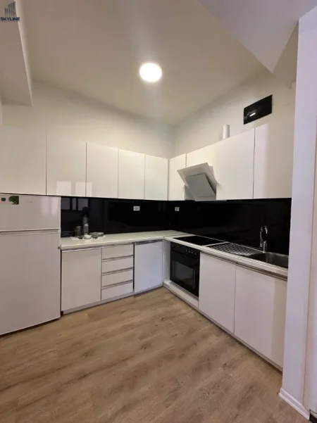 Tirane, jepet me qera apartament 1+1 Kati 1, 65 m² 550 € (Pazari i Ri)