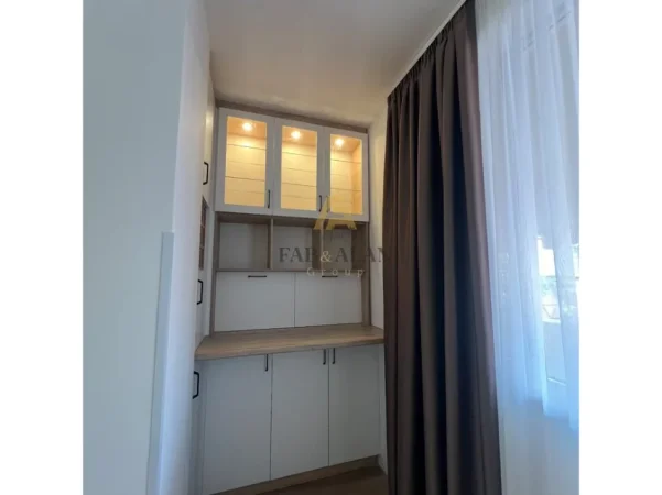 Tirane, jepet me qera apartament 1+1 Kati 5, 85 m² 700 € (Islam Alla)