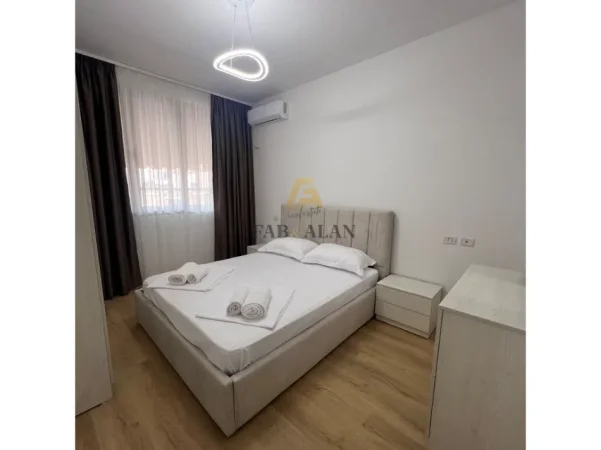 Tirane, jepet me qera apartament 1+1 Kati 5, 85 m² 700 € (Islam Alla)