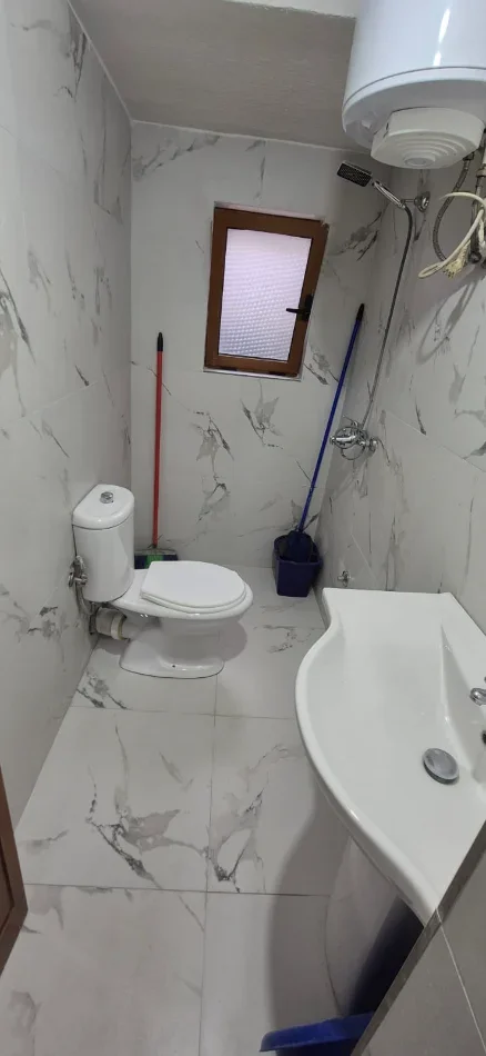 Tirane, jepet me qera apartament 1+1 Kati 1, 45 m² 401 € (Rruga e dibres)