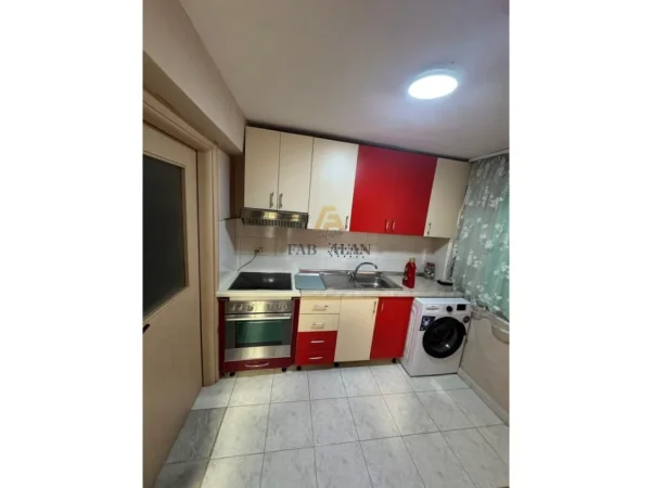 Tirane, jepet me qera apartament 1+1 , 70 m² 400 € (Pazari i Ri)