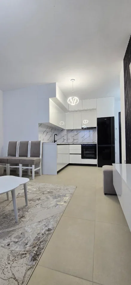 Tirane, jepet me qera apartament 1+1+Aneks+Ballkon Kati 3, 62 m² 350 € (fresku)