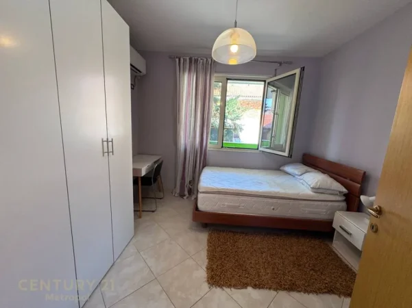 Tirane, jepet me qera apartament 2+1+Ballkon Kati 2, 118 m² 900 € (drejtoria e higjienes)