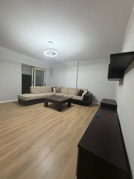 Tirane, jepet me qera apartament 2+1 Kati 7, 80 m² 550 € (Dritan hoxha)