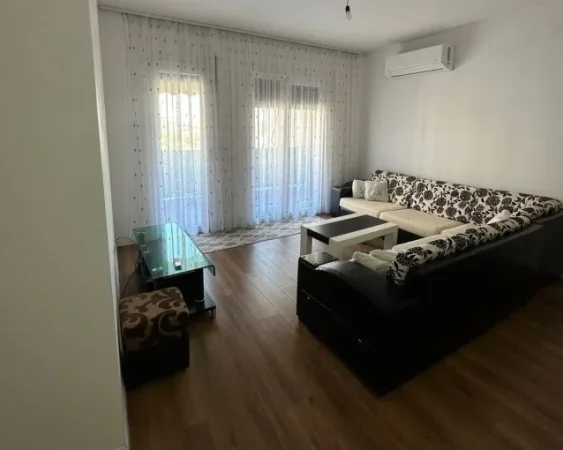 Tirane, jepet me qera apartament 2+1+Aneks+Ballkon Kati 5, 110 m² 450 € (kamez)