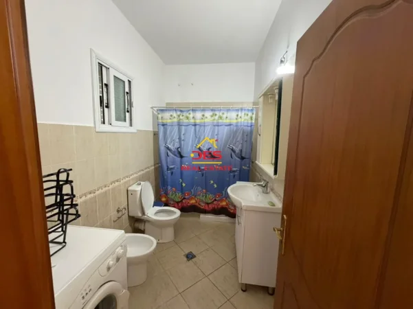 Vlore, jepet me qera apartament 1+1+Ballkon Kati 2, 70 m² 400 € (Rruga Dhimitër Konomi)