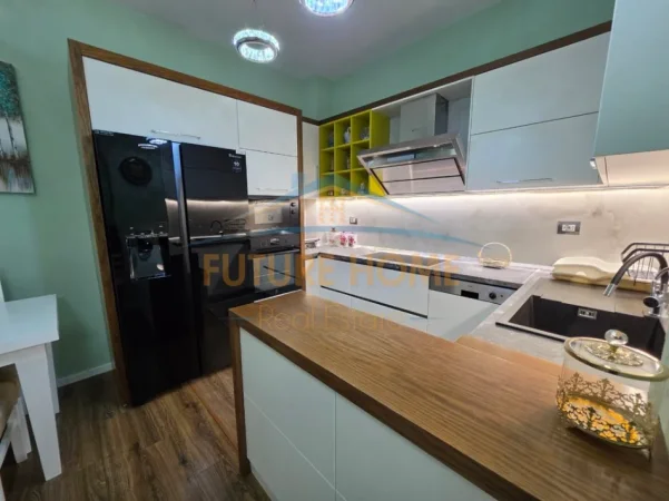 Tirane, jepet me qera apartament 2+1+Ballkon Kati 4, 97 m² 730 € (rruga e dibres)