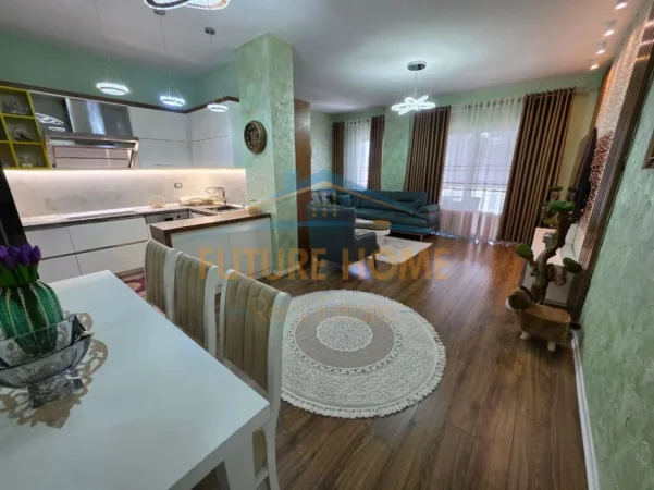 Tirane, jepet me qera apartament 2+1+Ballkon Kati 4, 97 m² 730 € (rruga e dibres)