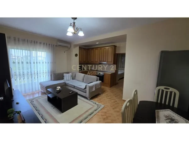 Tirane, jepet me qera apartament 2+1 Kati 4, 76 m² 600 € (materniteti i ri)