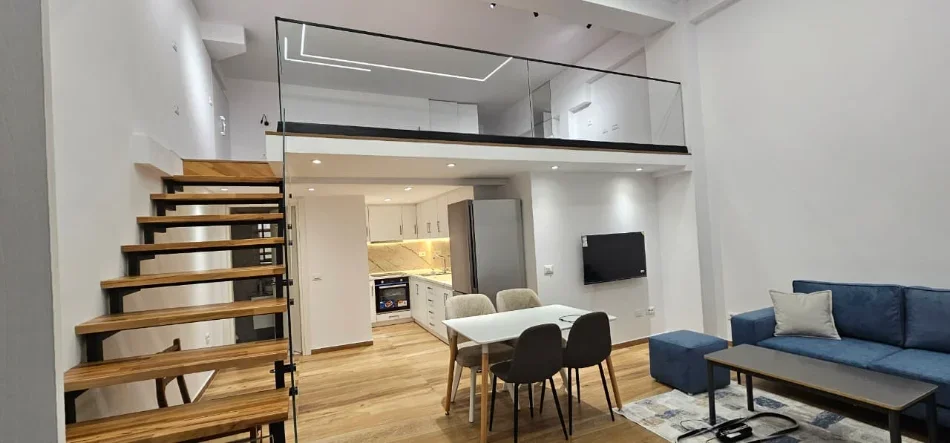 Tirane, jepet me qera apartament duplex 1+1 Kati 0, 500 € (KODRA E DIELLIT)