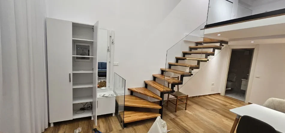 Tirane, jepet me qera apartament duplex 1+1 Kati 0, 500 € (KODRA E DIELLIT)