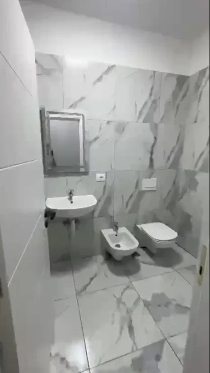 Tirane, jepet me qera 3+1+Ballkon Kati 7, 125 m² 600 € (Rruga 5 Maji (Concord Center))