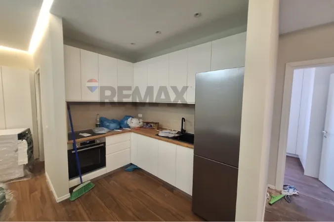 Tirane, jepet me qera apartament 2+1 Kati 6, 89 m² 800 € (Trio Tower)