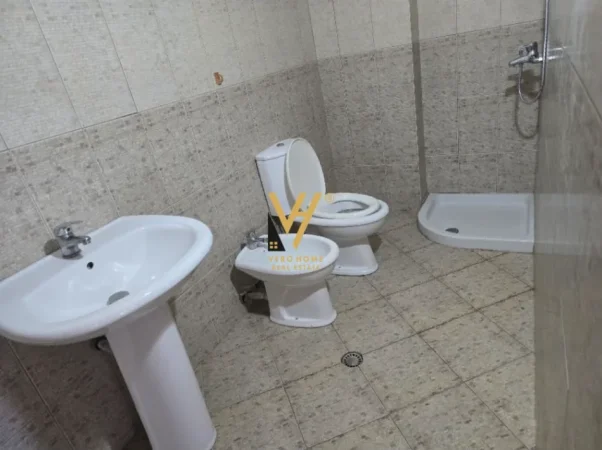 Tirane, jepet me qera apartament 2+1+Ballkon Kati 3, 120 m² 800 € (SIRI KODRA)
