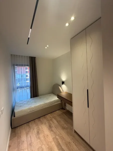 Tirane, jepet me qera apartament 3+1 Kati 3, 130 m² 1.100 € (STACIONI I TRENIT)