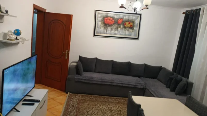 Tirane, jepet me qera apartament 1+1 Kati 3, 65 m² 450 € (ALI DEMI)