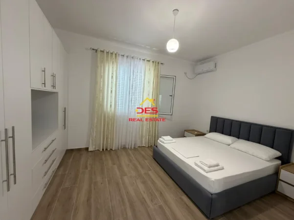 Vlore, jepet me qera apartament 1+1+Ballkon Kati 2, 70 m² 450 € (Rruga Dhimitër Konomi)