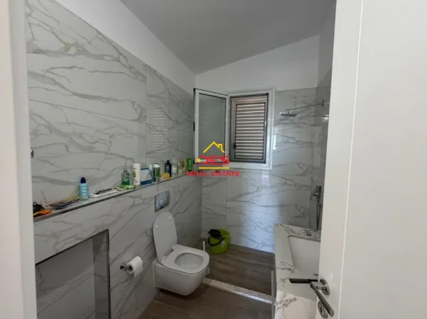 Vlore, jepet me qera apartament 1+1+Ballkon Kati 2, 70 m² 450 € (Rruga Dhimitër Konomi)