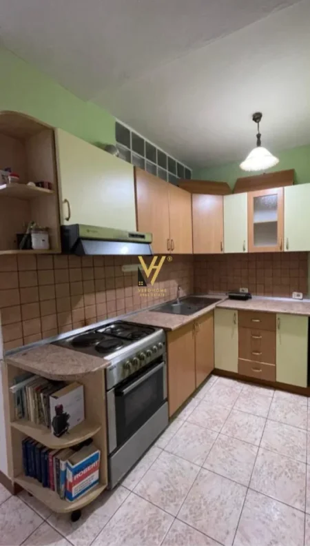 Tirane, jepet me qera apartament 1+1+Ballkon Kati 5, 50 m² 520 € (MYSLYM SHYRI)