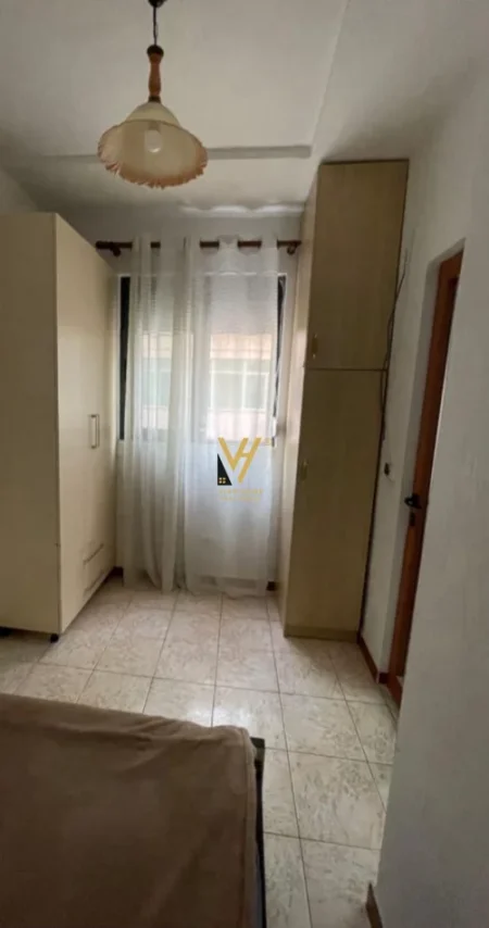 Tirane, jepet me qera apartament 1+1+Ballkon Kati 5, 50 m² 520 € (MYSLYM SHYRI)