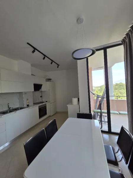 Tirane, jepet me qera apartament  2+1+Ballkon Kati 2, 133 m² (Fresk)