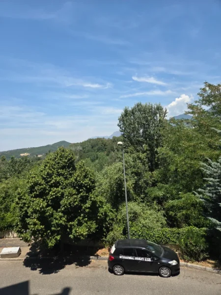 Tirane, jepet me qera apartament  2+1+Ballkon Kati 2, 133 m² (Fresk)