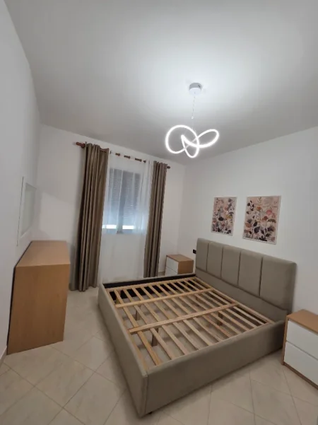 Tirane, jepet me qera apartament  2+1+Ballkon Kati 2, 133 m² (Fresk)